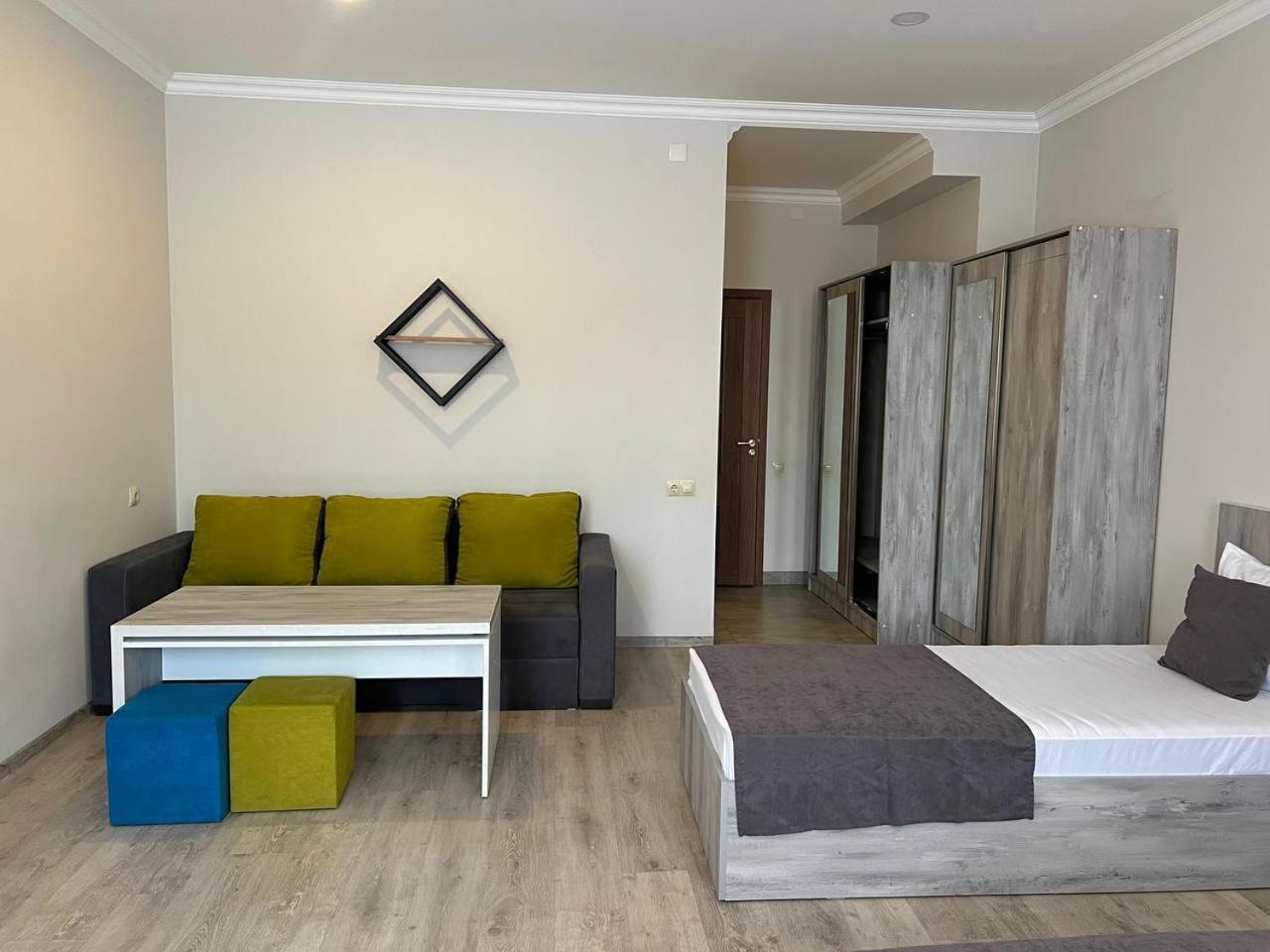יירבאן Hotel Menua מראה חיצוני תמונה