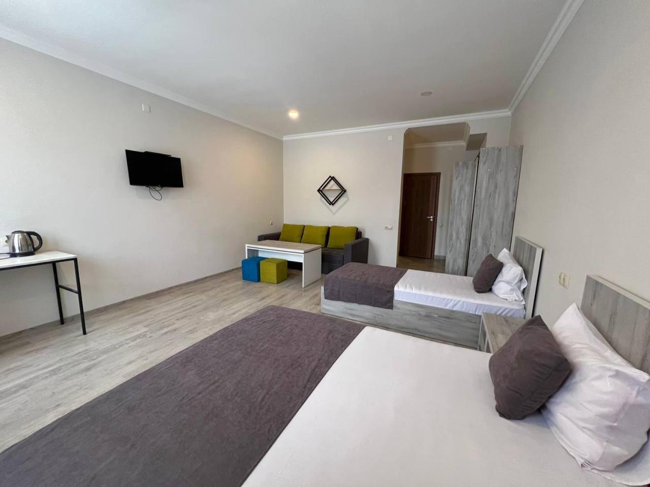 יירבאן Hotel Menua מראה חיצוני תמונה