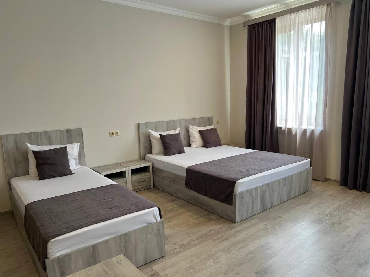 יירבאן Hotel Menua מראה חיצוני תמונה