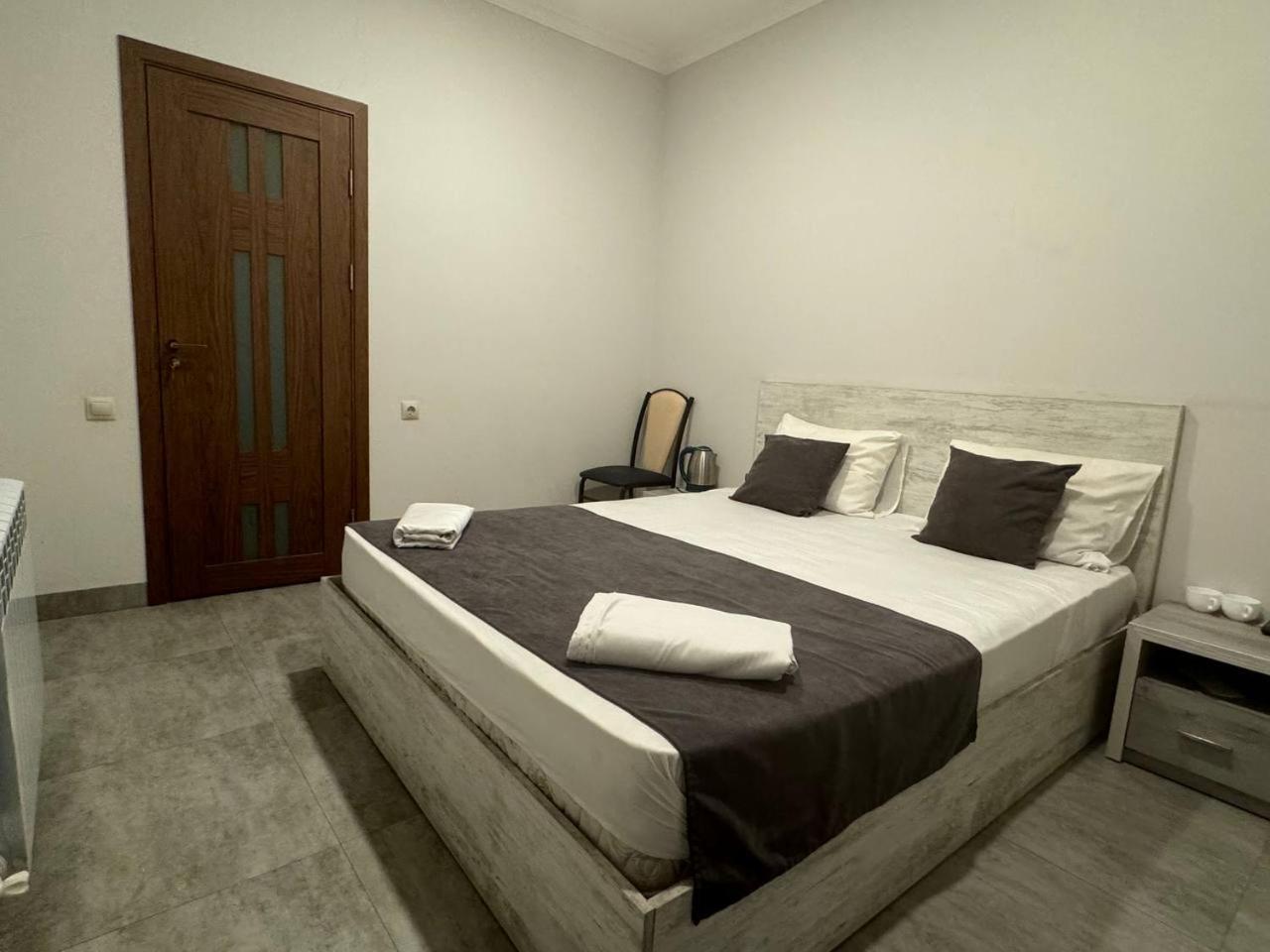 יירבאן Hotel Menua חדר תמונה