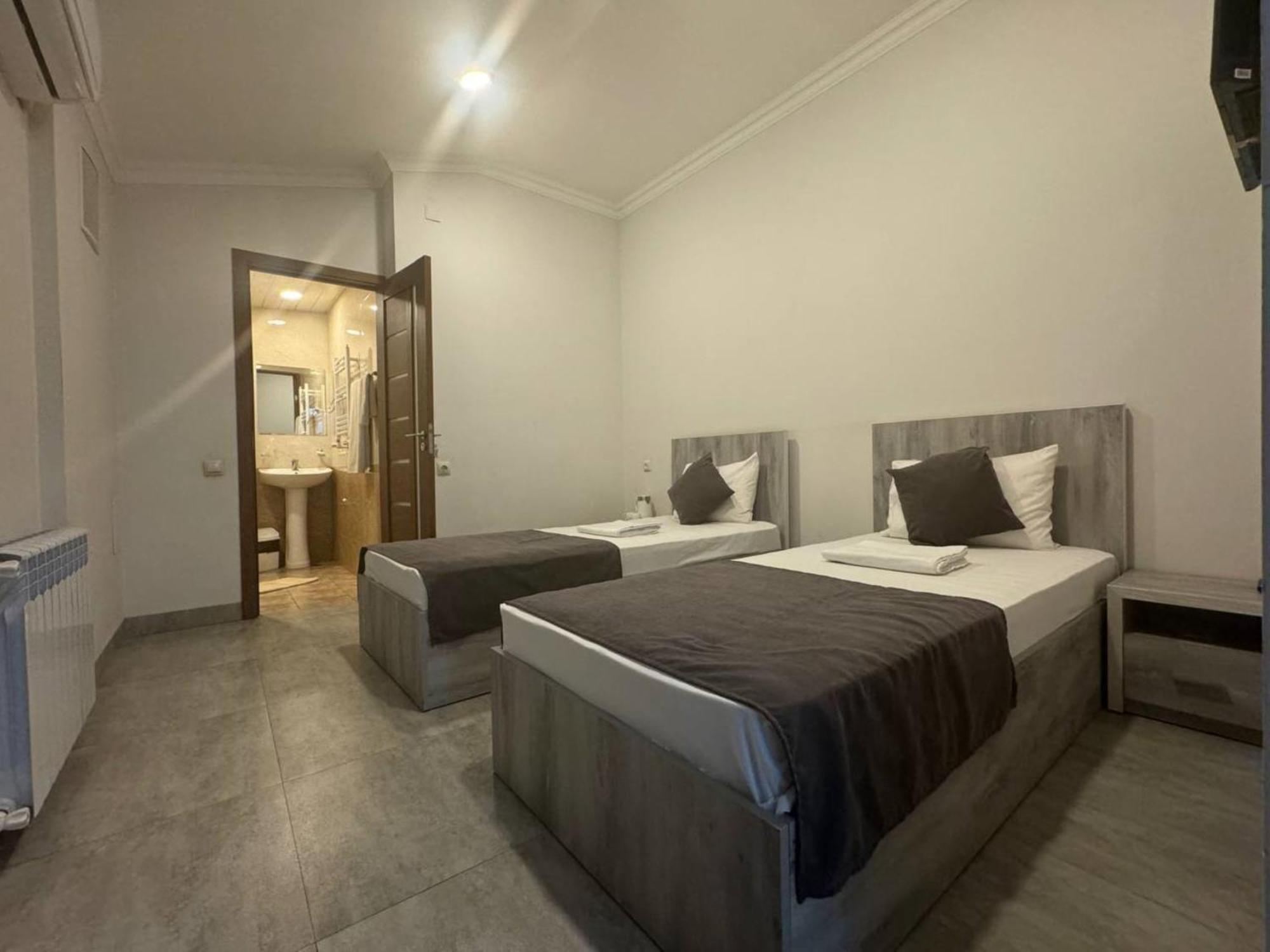 יירבאן Hotel Menua מראה חיצוני תמונה