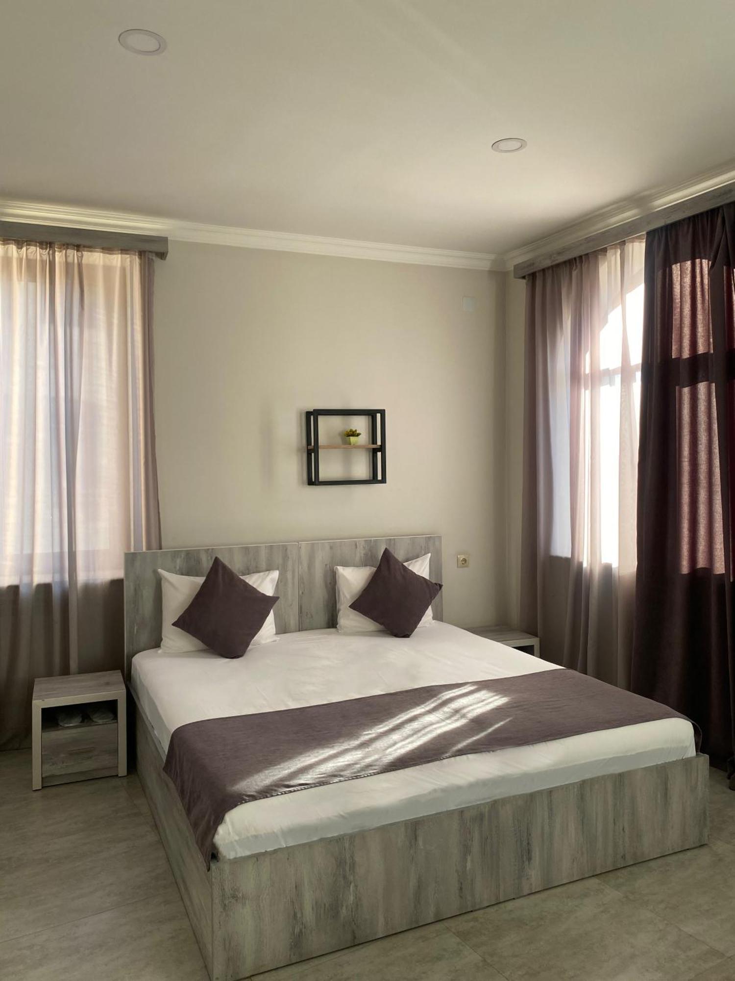 יירבאן Hotel Menua מראה חיצוני תמונה