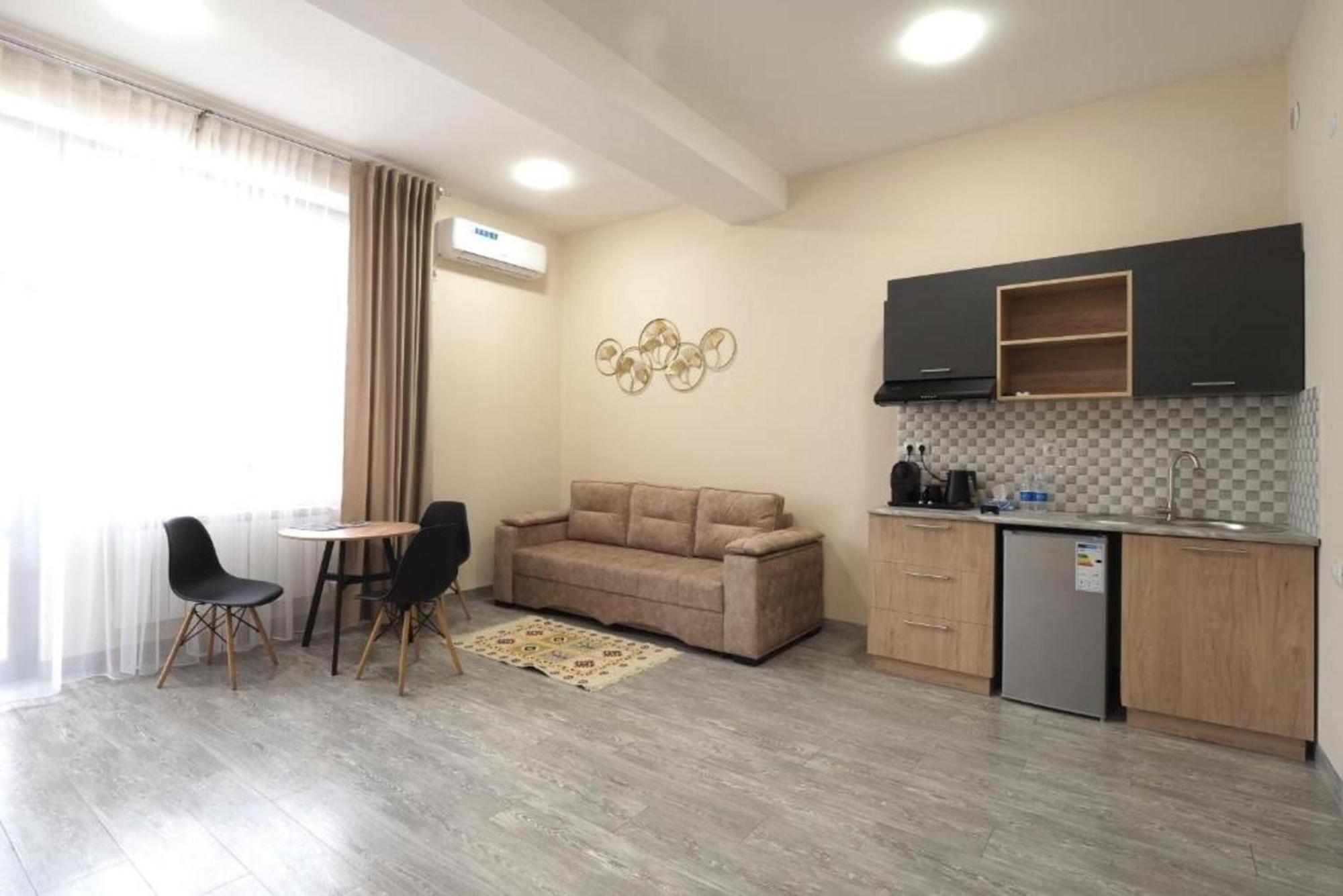 יירבאן Hotel Menua חדר תמונה